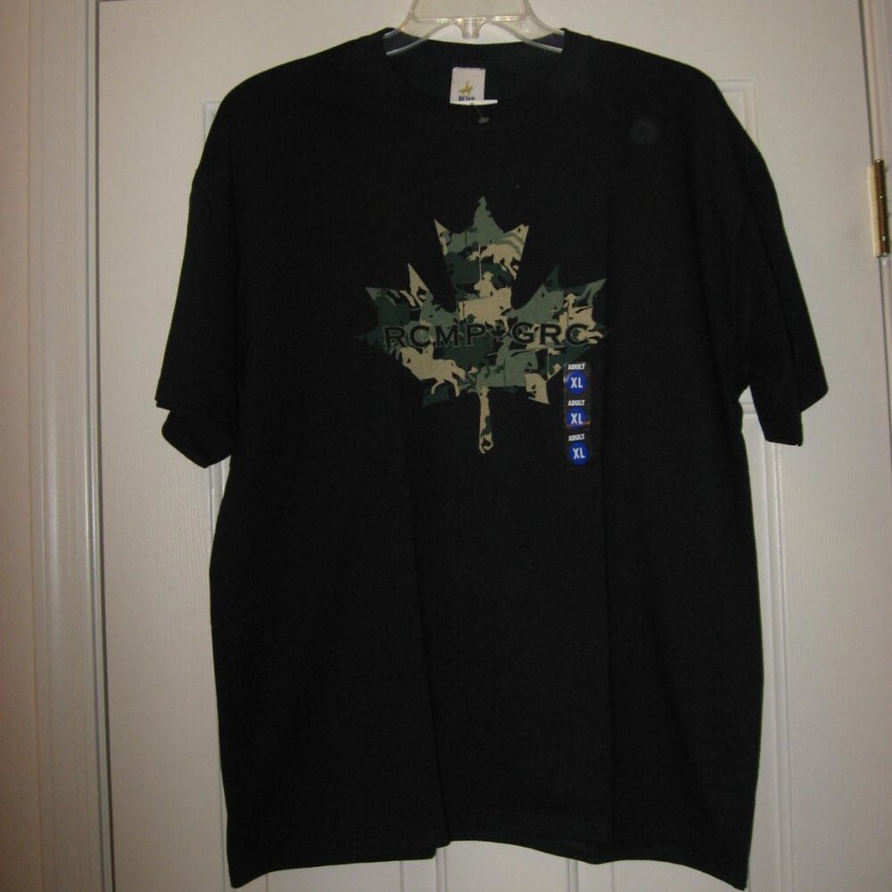 New RCMP - Royal Canadian Mounted Police T-Shirt Black with Camo Maple Leaf NWT